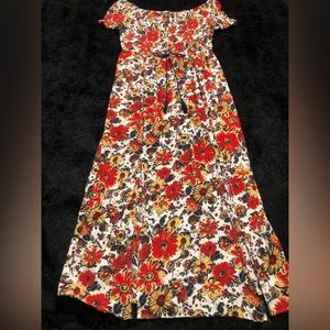 Ladies Maxi Dress off The Shoulder with floral print. Beautiful!